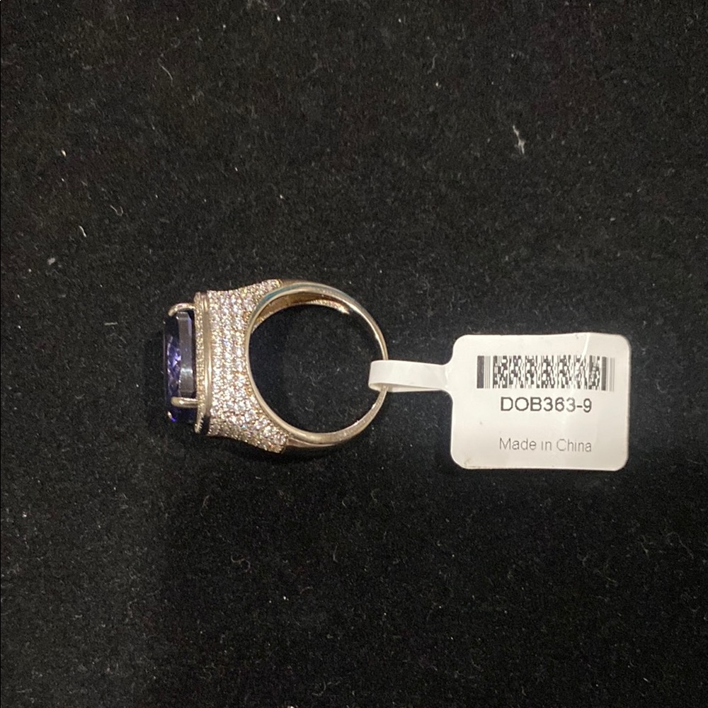 Elegant Silver and Blue Gemstone Ring - Picture 5 of 7